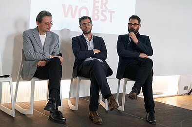 Referenten Bauer, Böttger und Zoderer bei der ersten Diskussionsrunde © Foto: Arch+Ing